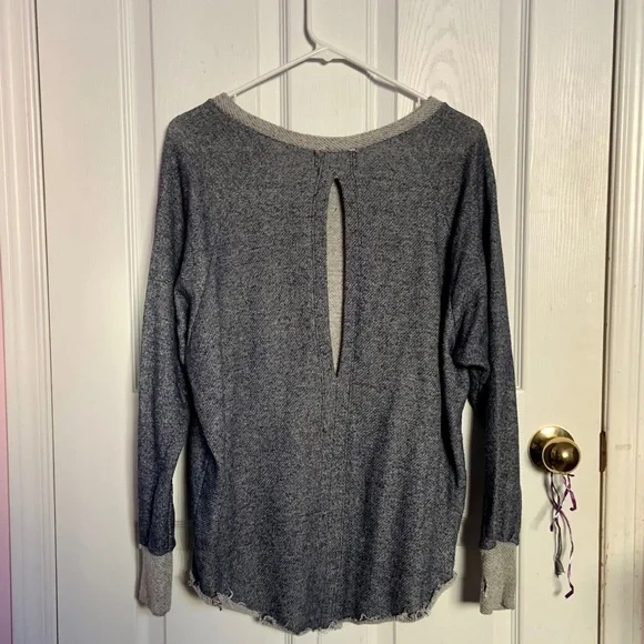 Gray Long-Sleeve High-Low Women's Sweater - Picture 7 of 8